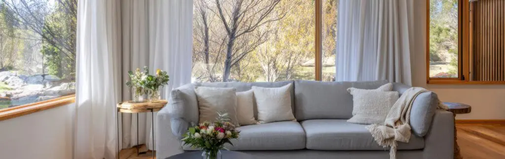 ホームステージングされたリビングダイニング